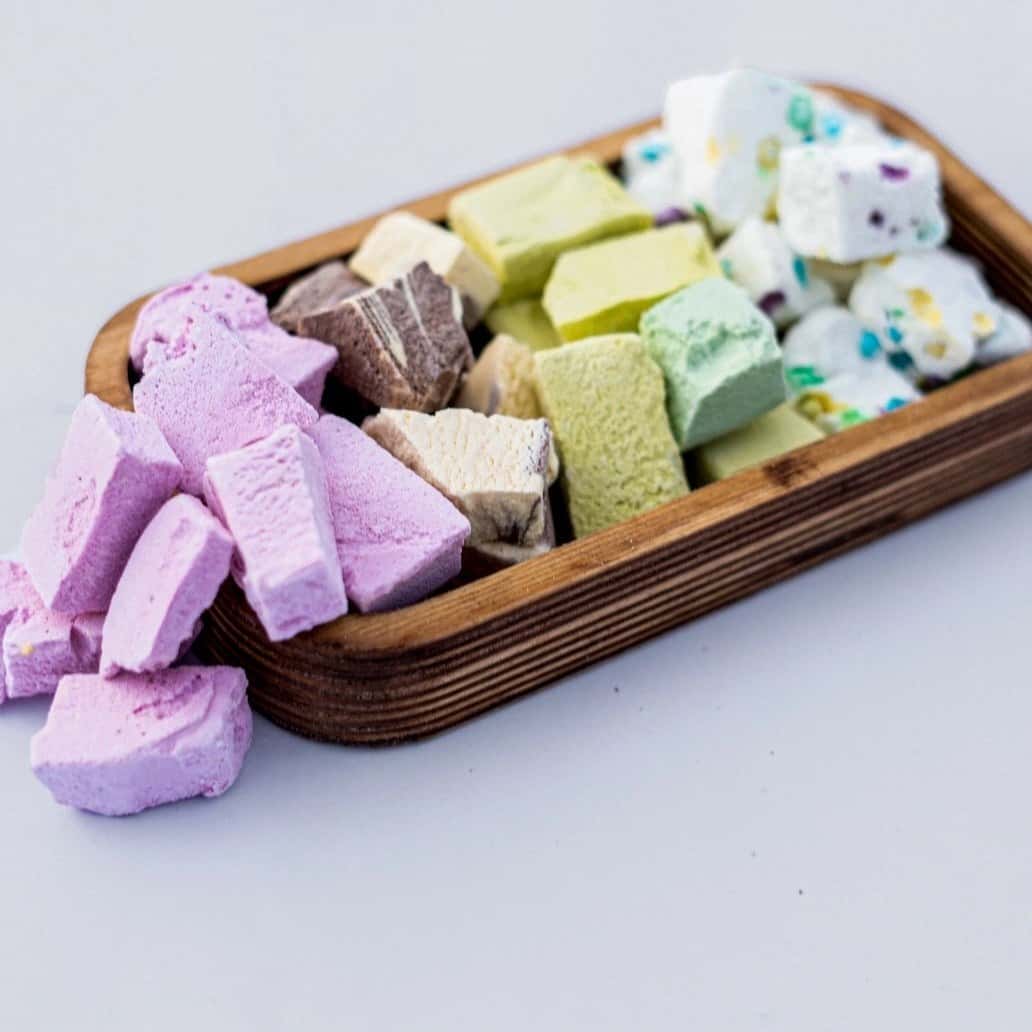 بستنی خشک تبریز بافت ترد بومی